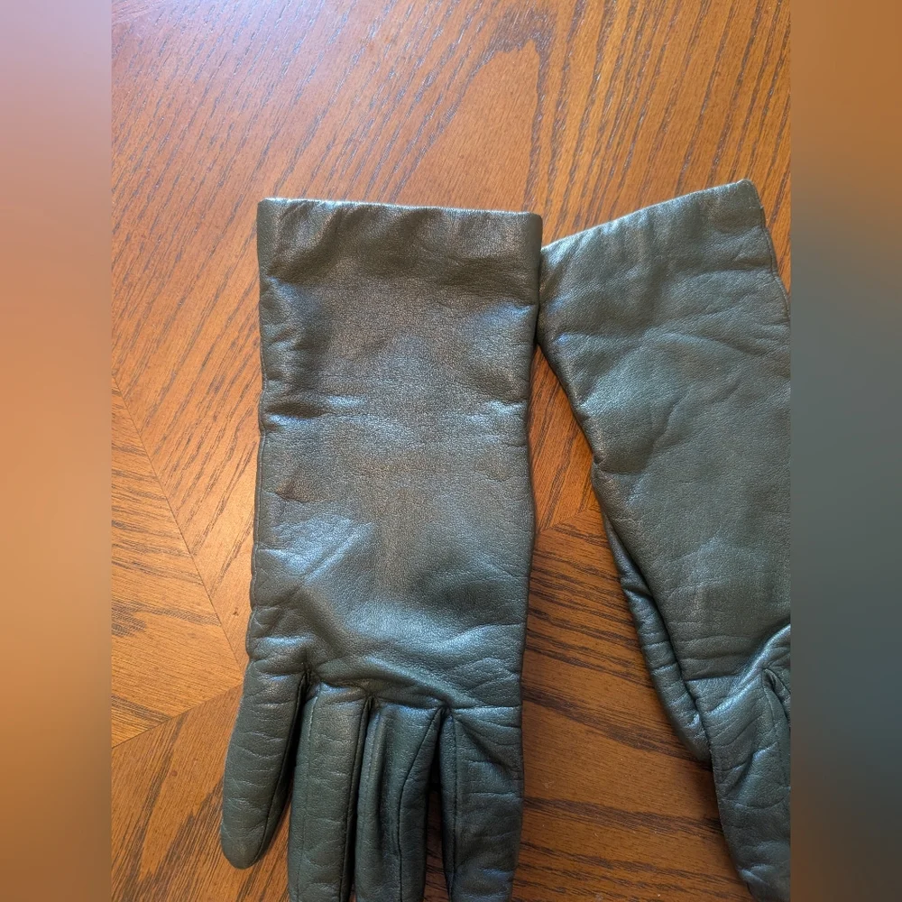 1950's Vintage Elegant Olive Green Leather Gloves With 100% Cashmere Interior